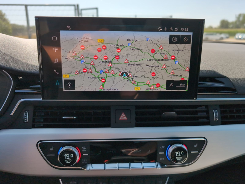 Audi A4 40 TFSI q. S-Tronic S-Line, Panoramadac — photo 12