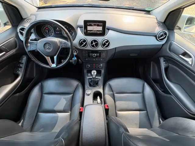 Mercedes-Benz B-Class view 12