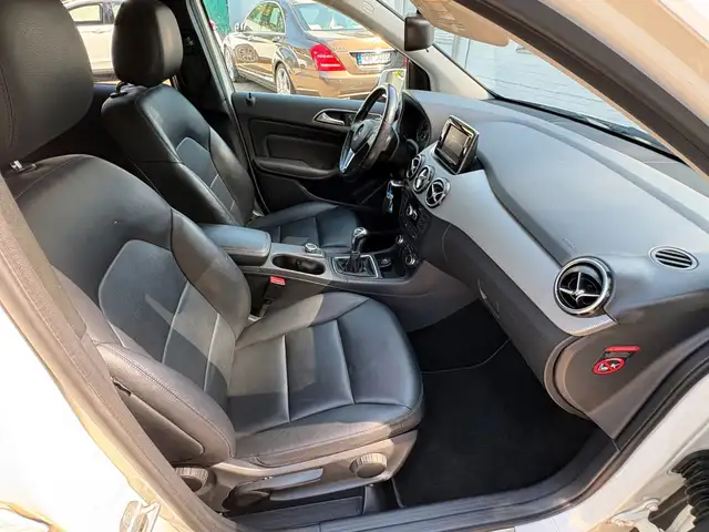 Mercedes-Benz B-Class view 14
