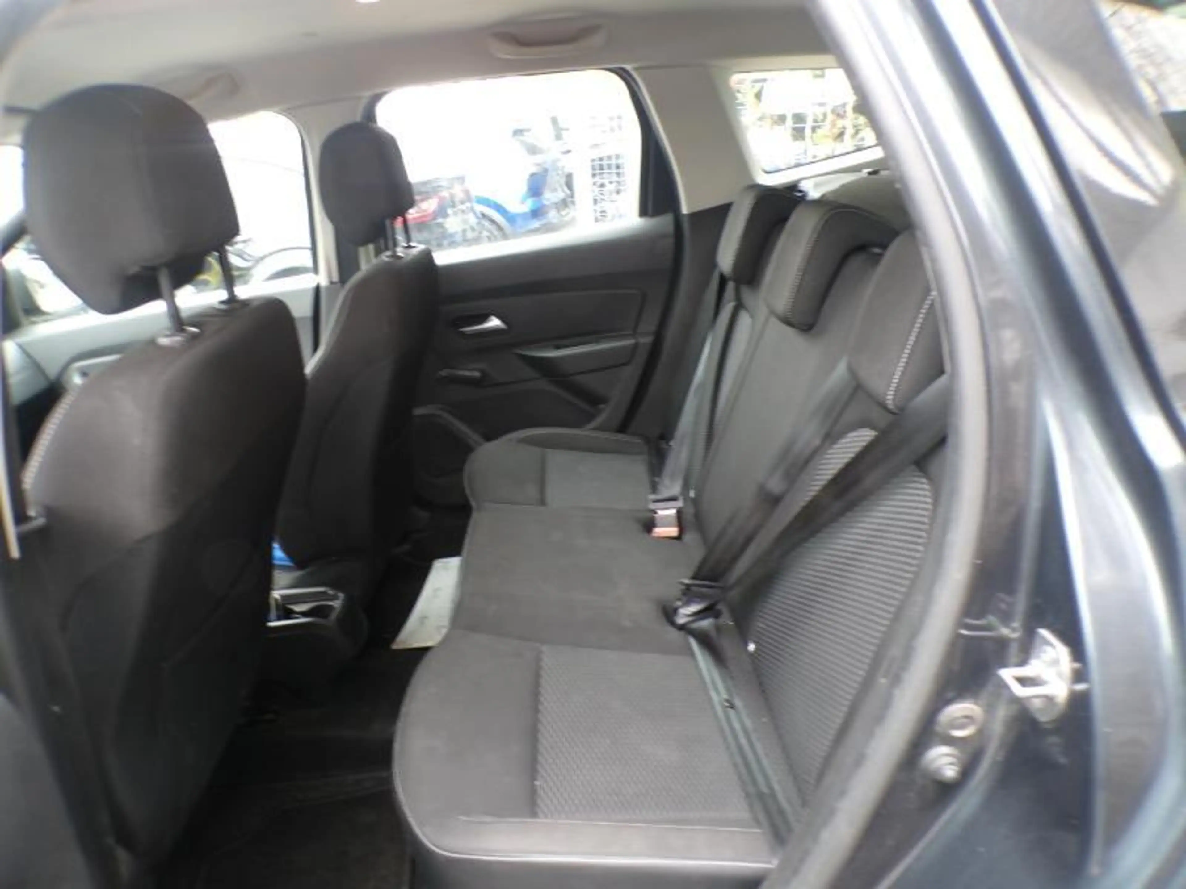Dacia Duster 1.6 114cv LPG Gris 03/19 6500€ marchand Airco — photo 8