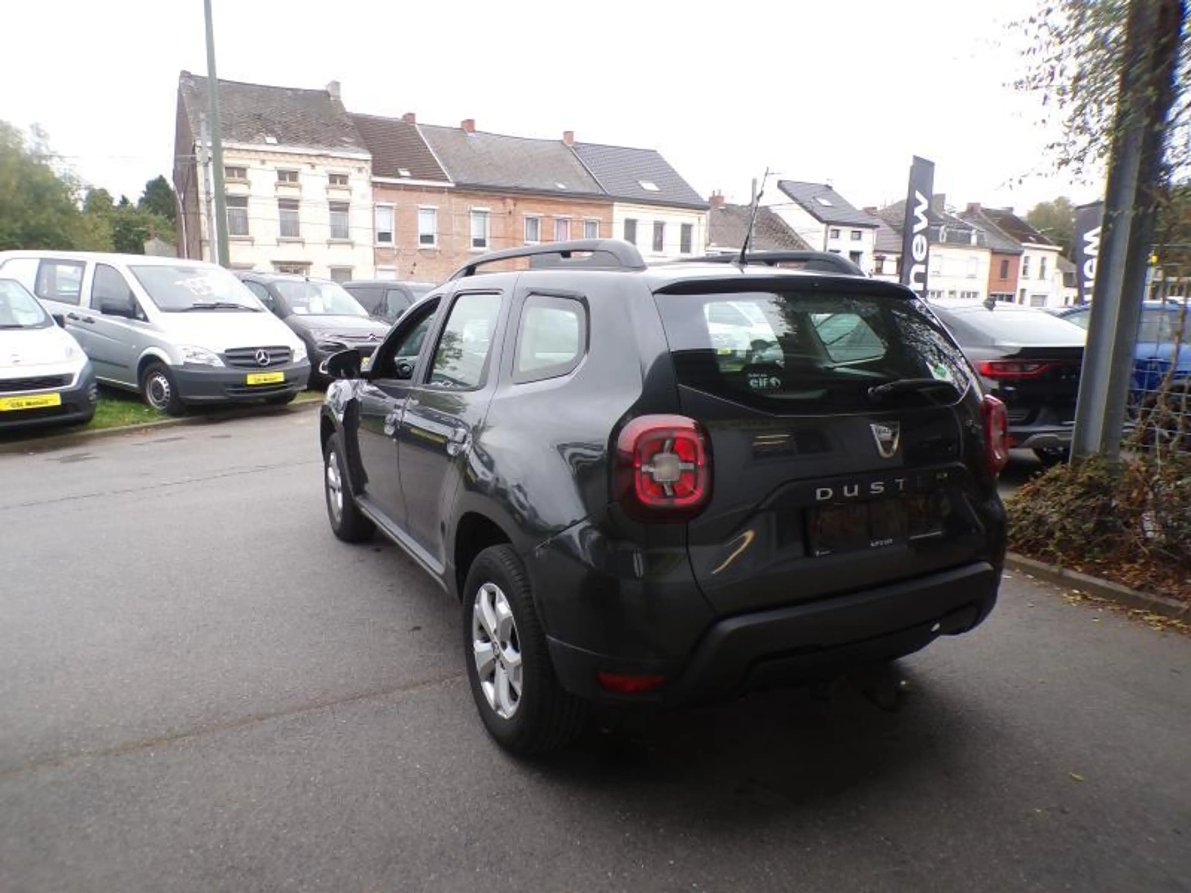 Dacia Duster 1.6 114cv LPG Gris 03/19 6500€ marchand Airco — photo 6