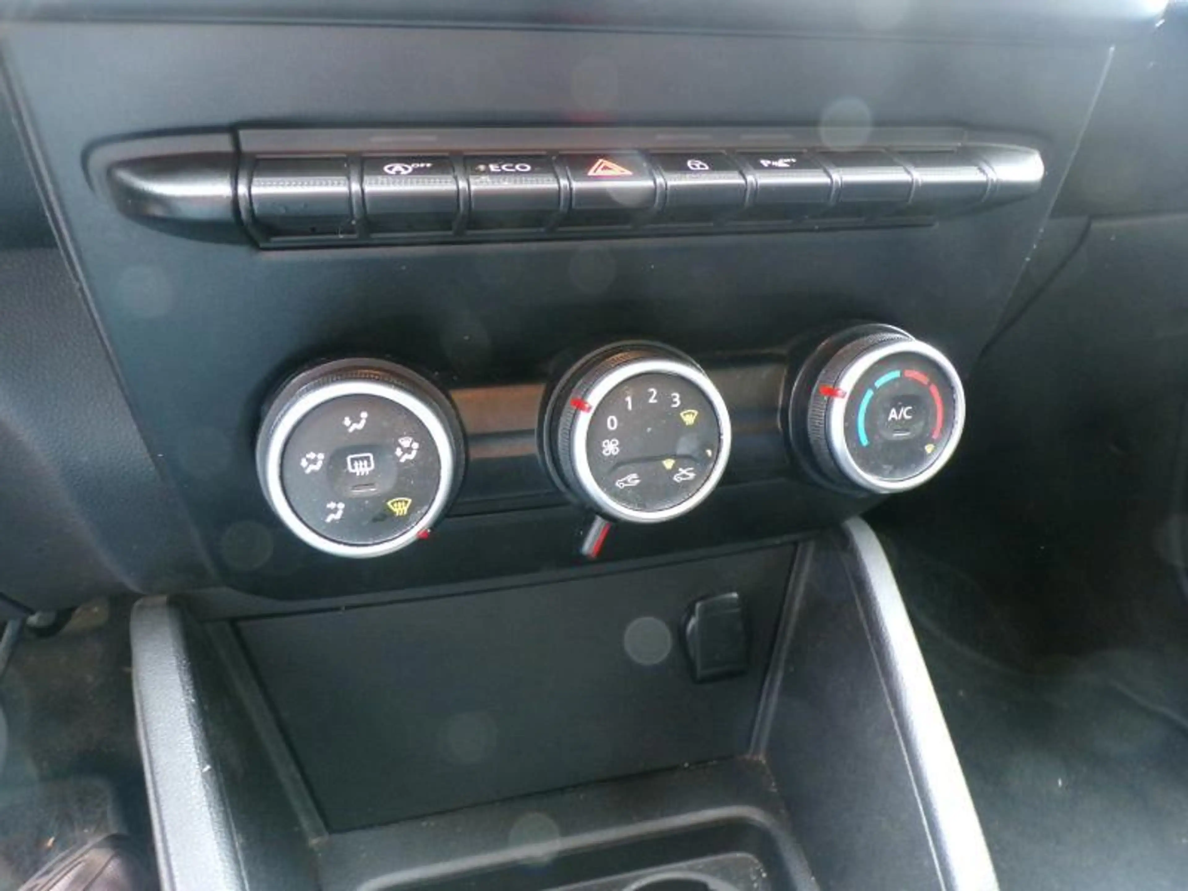 Dacia Duster 1.6 114cv LPG Gris 03/19 6500€ marchand Airco — photo 13