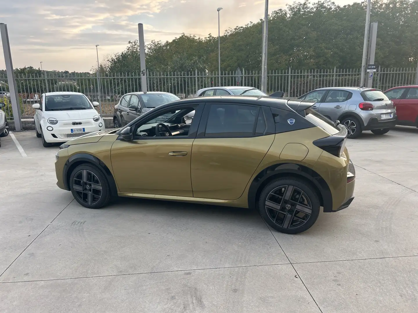 Lancia Ypsilon Nuova Ibrida Lx 1.2 100cv Ibrida Gelb - 2