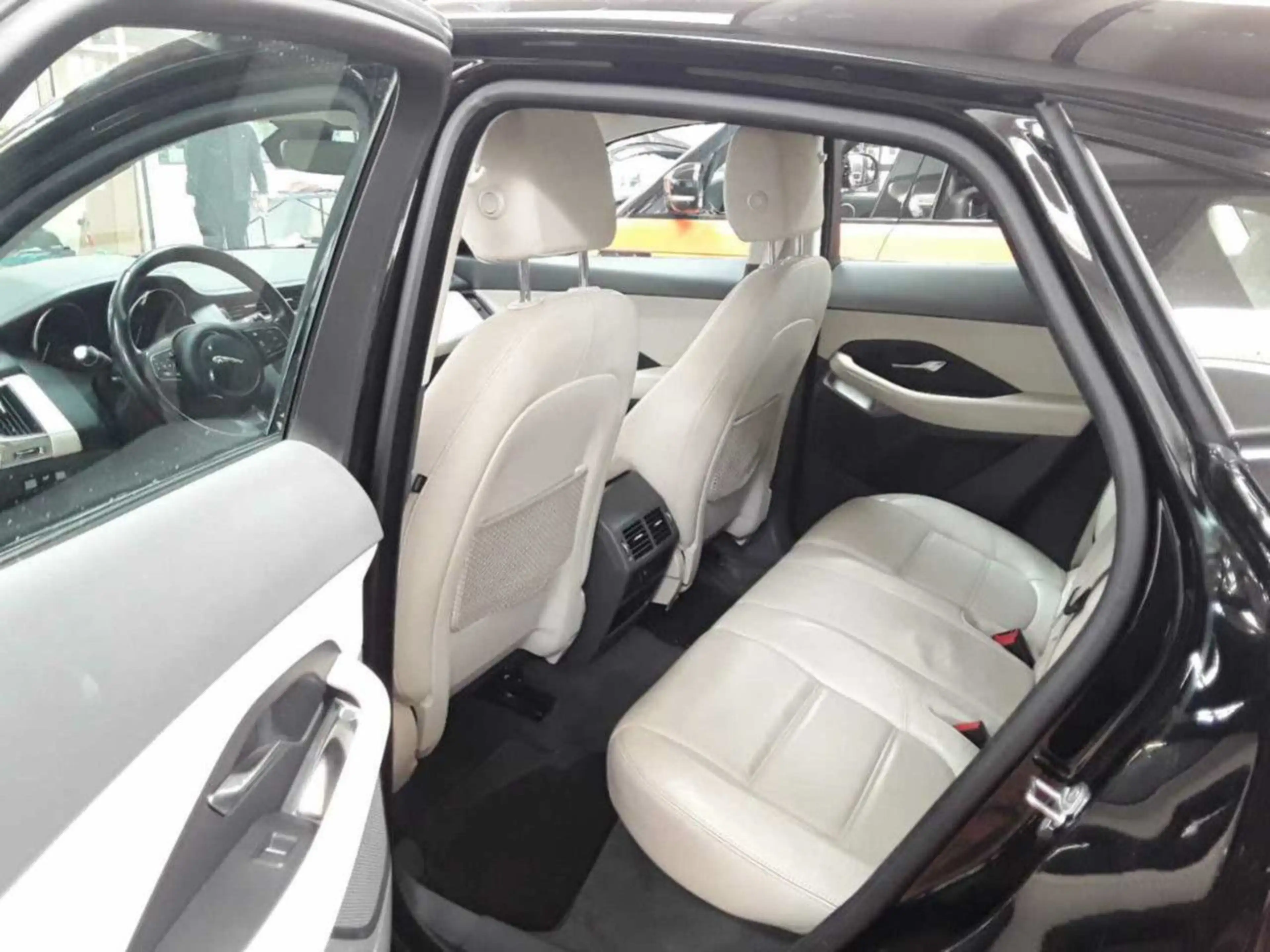 Jaguar E-Pace E-PACE D 150 S/20Z/LEDER/NAVI/ACC/KAMERA/LED/SHZ — photo 6
