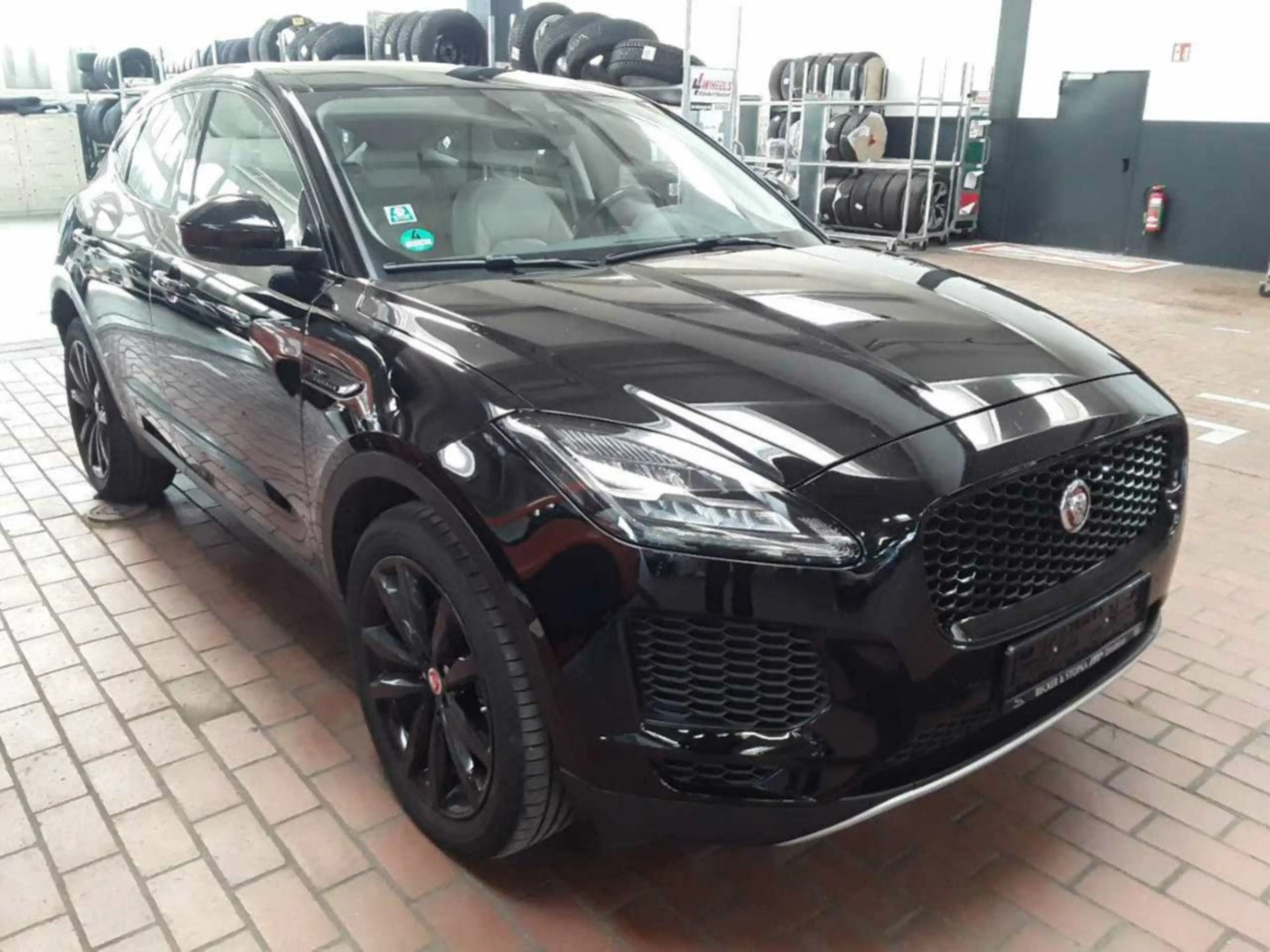 Jaguar E-Pace E-PACE D 150 S/20Z/LEDER/NAVI/ACC/KAMERA/LED/SHZ — photo 2