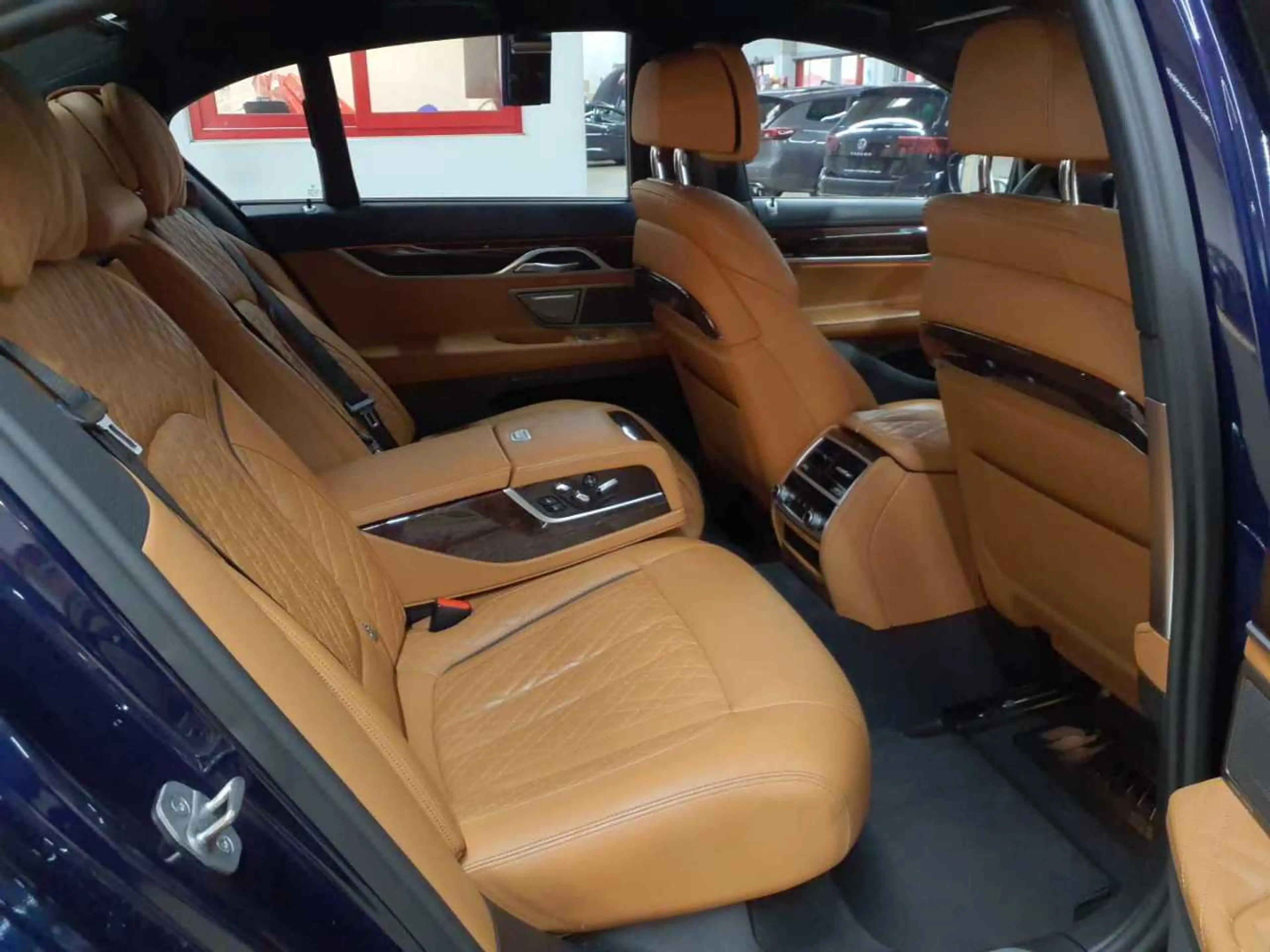 BMW 750 750i xDrive M-SPORT KOMF.SITZE Fond STHZ — photo 14