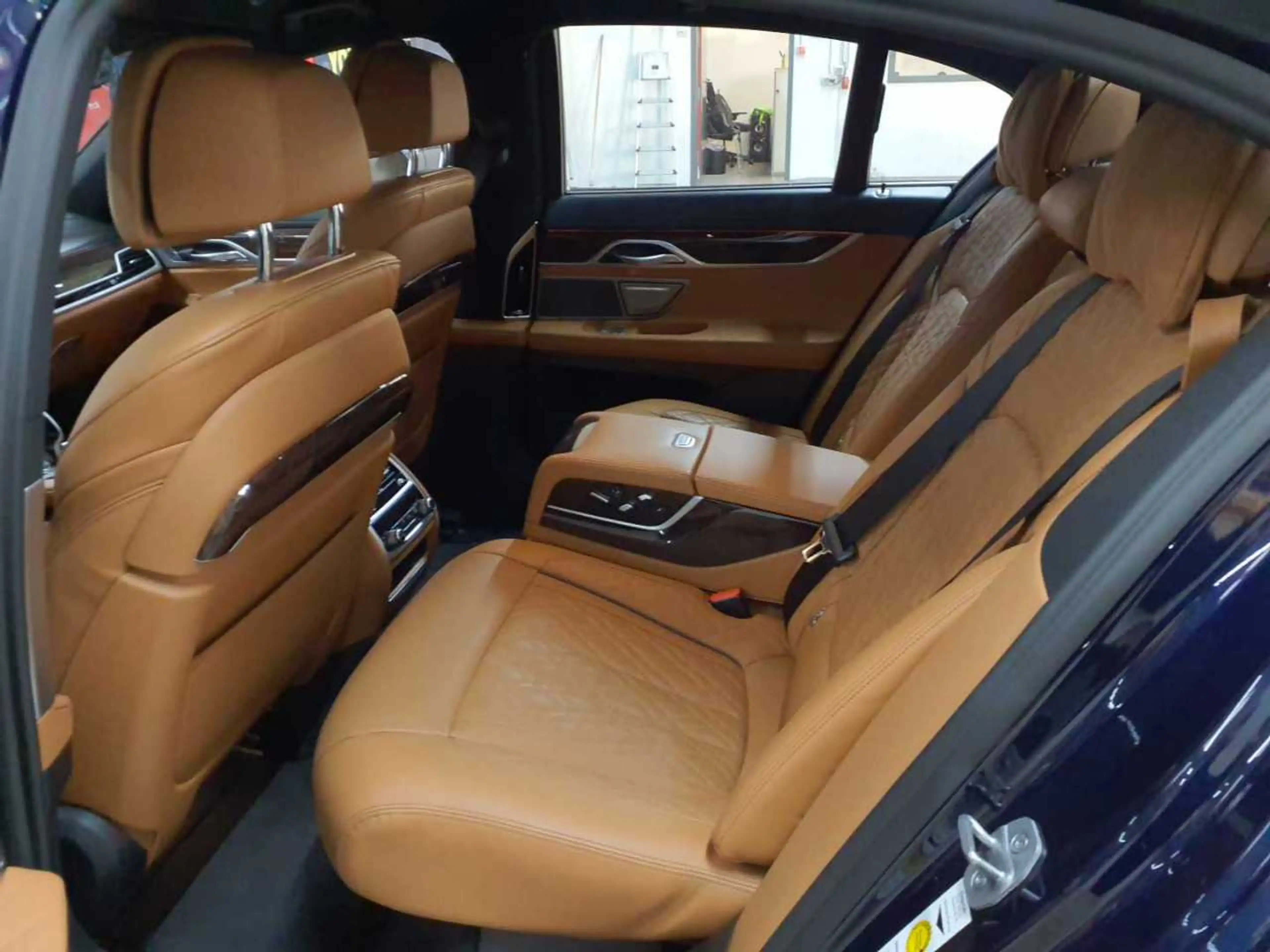 BMW 750 750i xDrive M-SPORT KOMF.SITZE Fond STHZ — photo 13