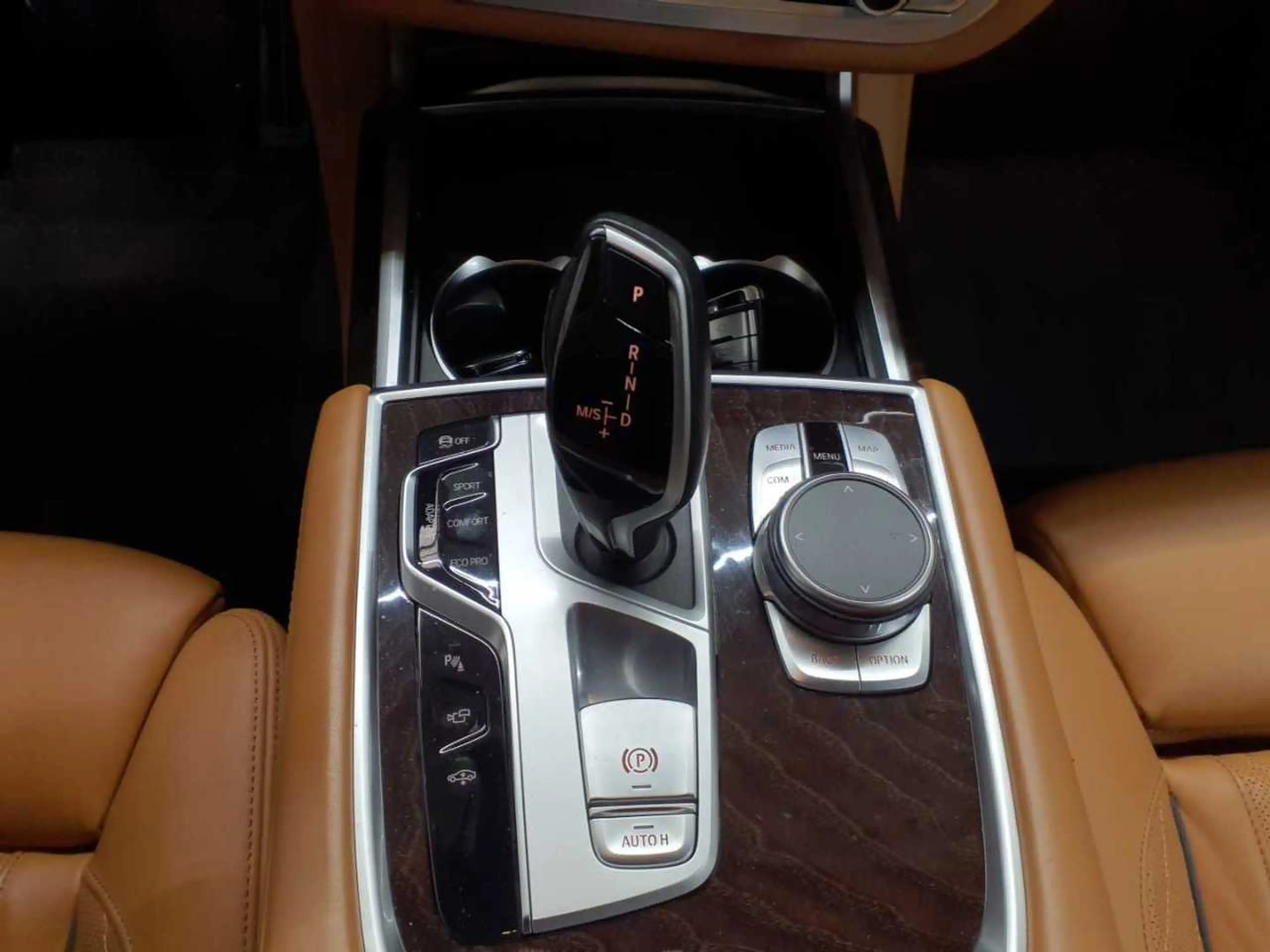 BMW 750 750i xDrive M-SPORT KOMF.SITZE Fond STHZ — photo 10
