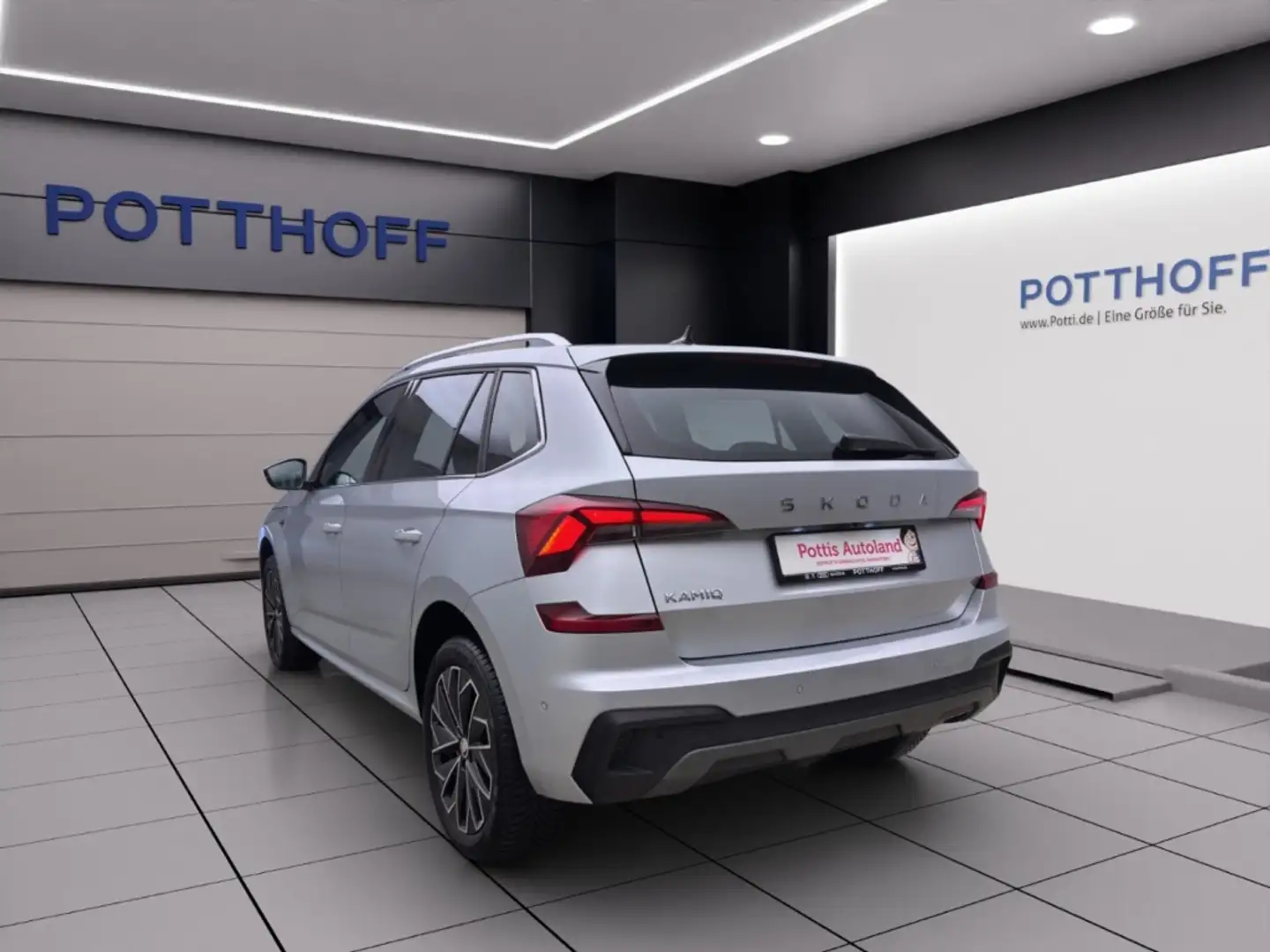 Skoda Kamiq 1.0 TSI DSG SELECTION AHK KAMERA KLIMA NAVI Silber - 2