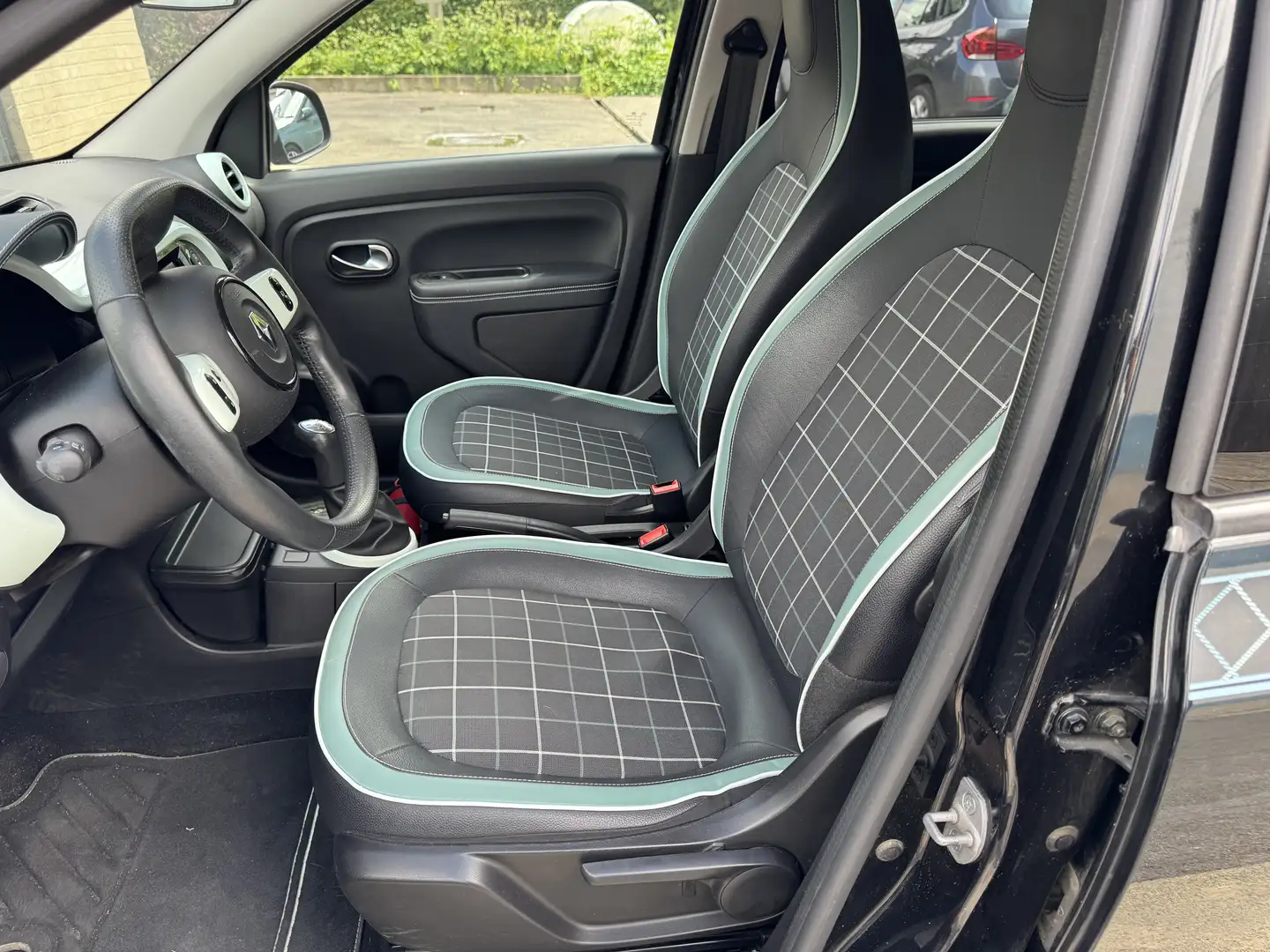 Renault Twingo Twingo 1.0i SCe La Parisienne S Noir - 2