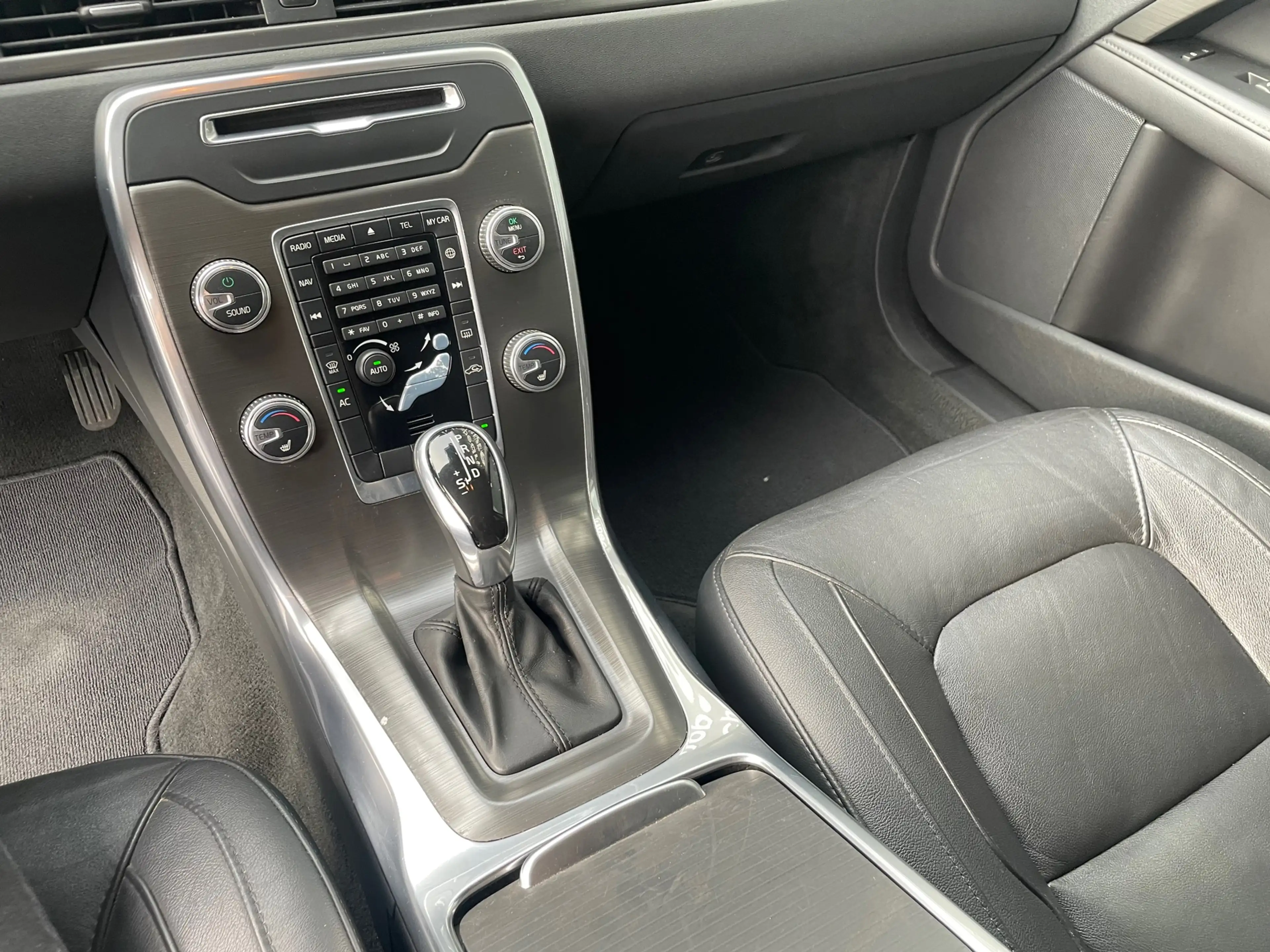 Volvo V70 1.6 T4 Momentum automaat stoelverwarming leer clim — photo 38