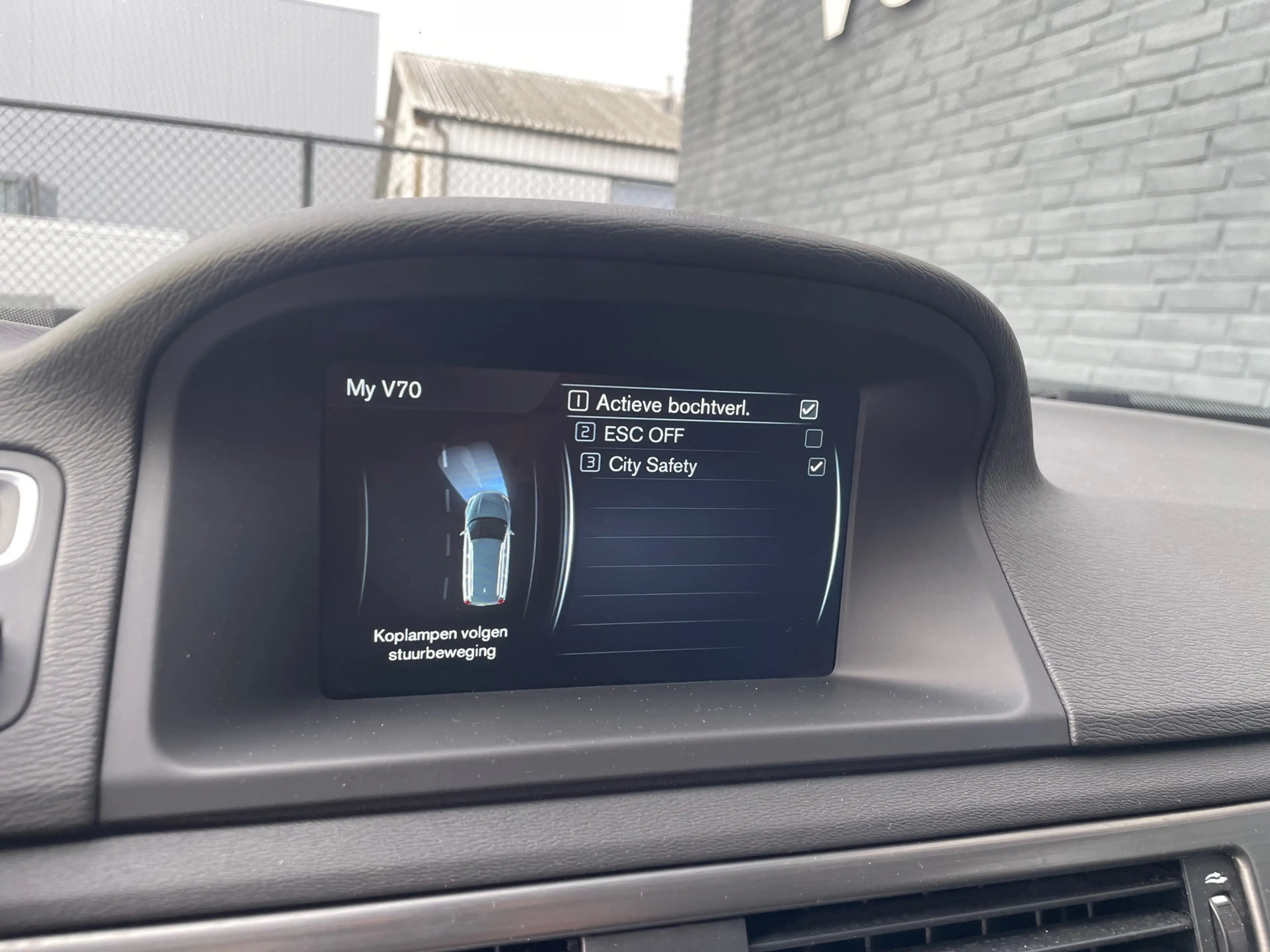 Volvo V70 1.6 T4 Momentum automaat stoelverwarming leer clim — photo 30