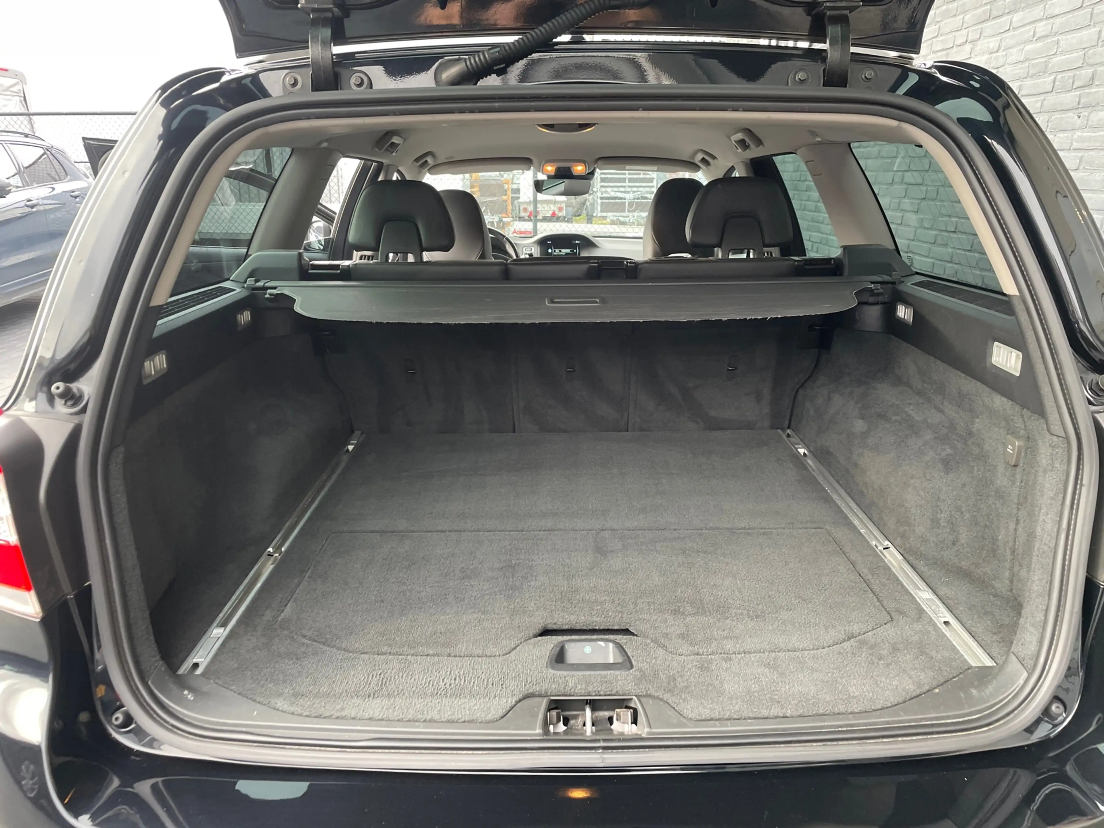 Volvo V70 1.6 T4 Momentum automaat stoelverwarming leer clim — photo 34