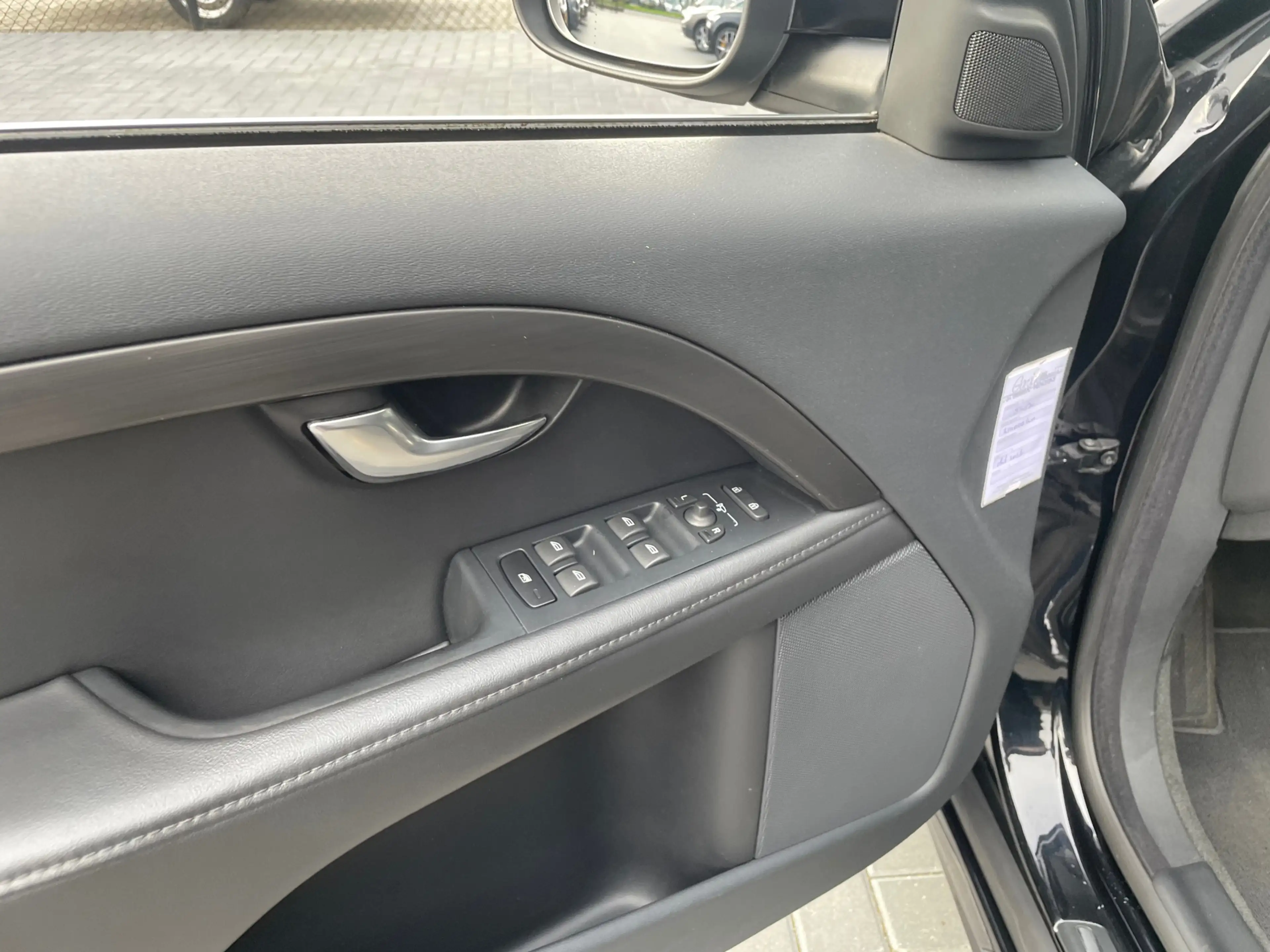 Volvo V70 1.6 T4 Momentum automaat stoelverwarming leer clim — photo 37