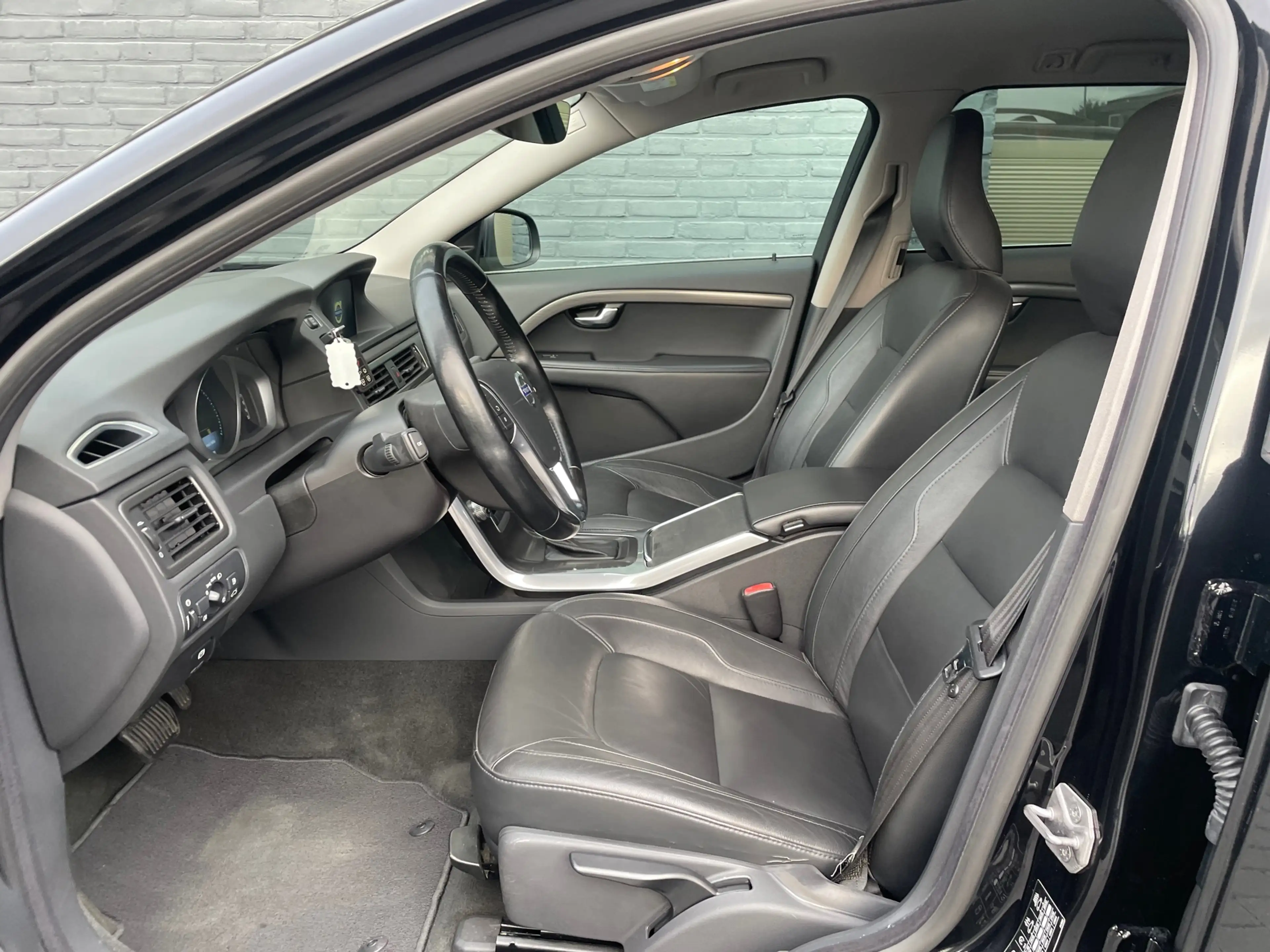 Volvo V70 1.6 T4 Momentum automaat stoelverwarming leer clim — photo 9