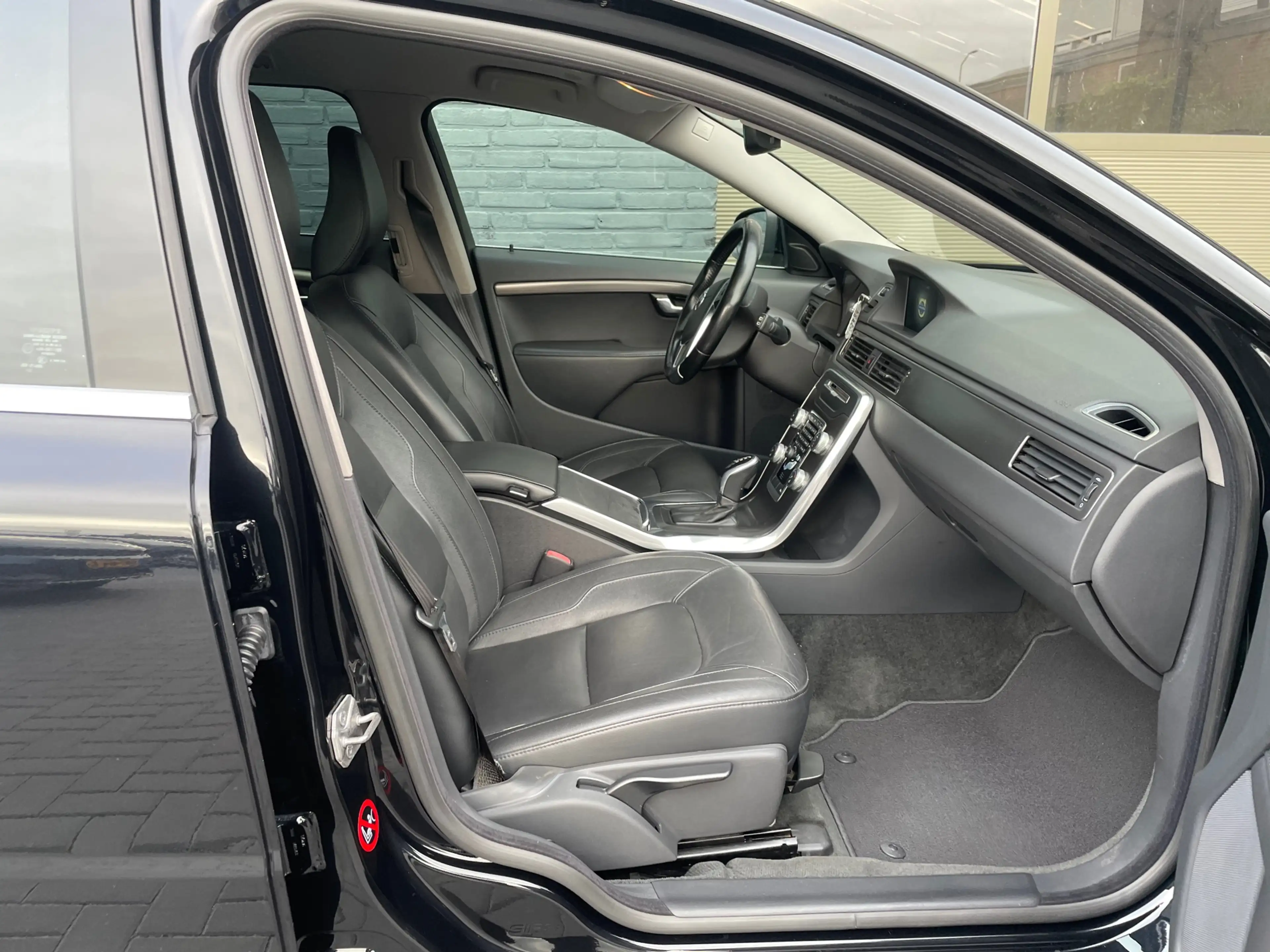 Volvo V70 1.6 T4 Momentum automaat stoelverwarming leer clim — photo 12