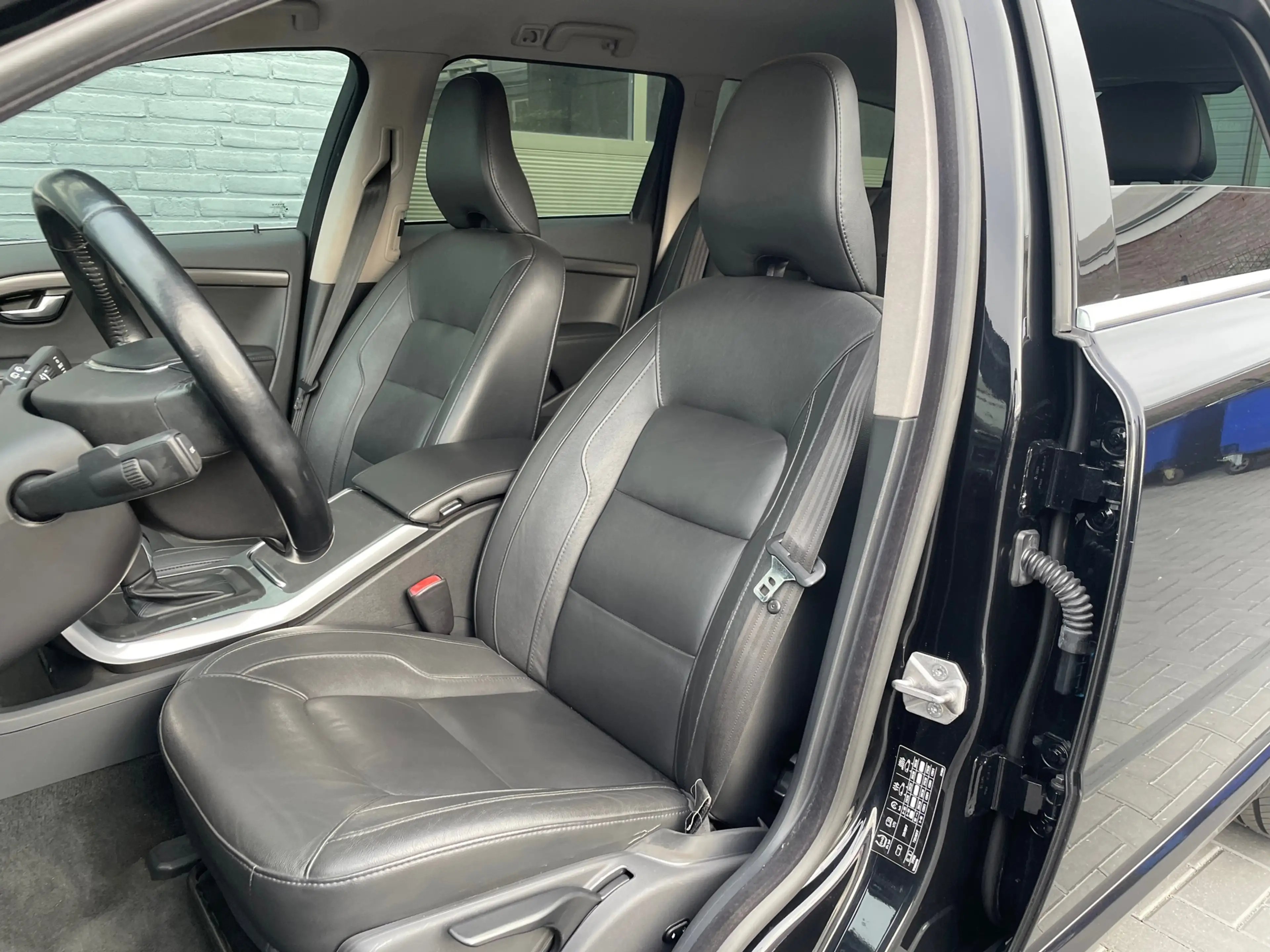 Volvo V70 1.6 T4 Momentum automaat stoelverwarming leer clim — photo 11