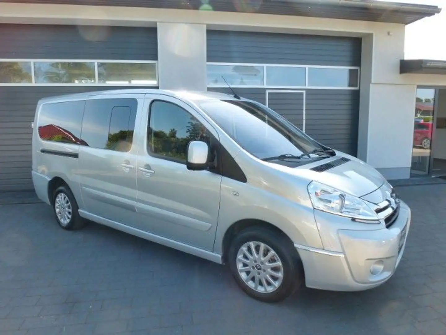 Citroen Jumpy HDi 165FAP L2 MultispaceSelection 8-Sitzer Grau - 2
