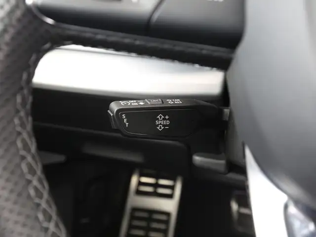 Audi Q8 view 14