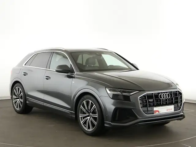Audi Q8 view 9