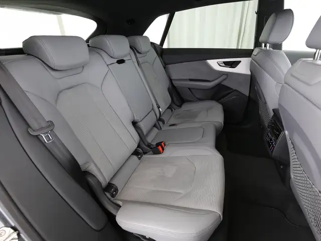 Audi Q8 view 15