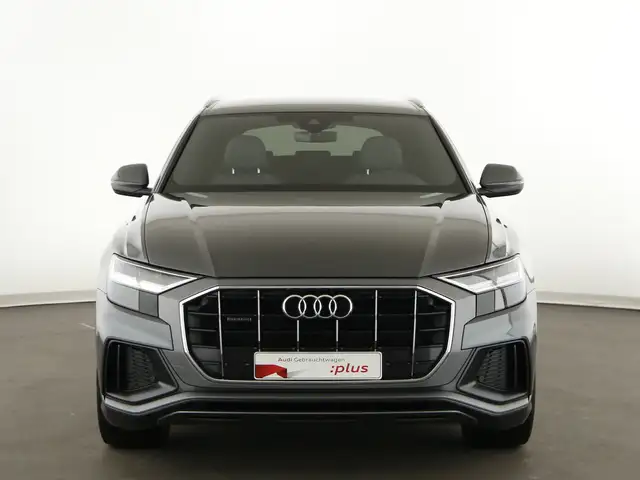 Audi Q8 view 3
