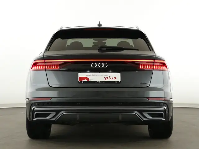 Audi Q8 view 6