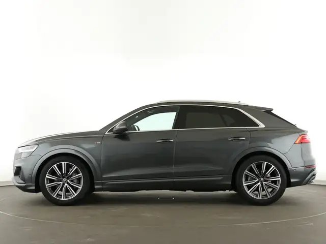 Audi Q8 view 4