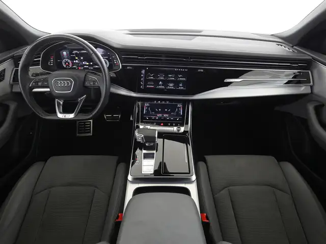 Audi Q8 view 11