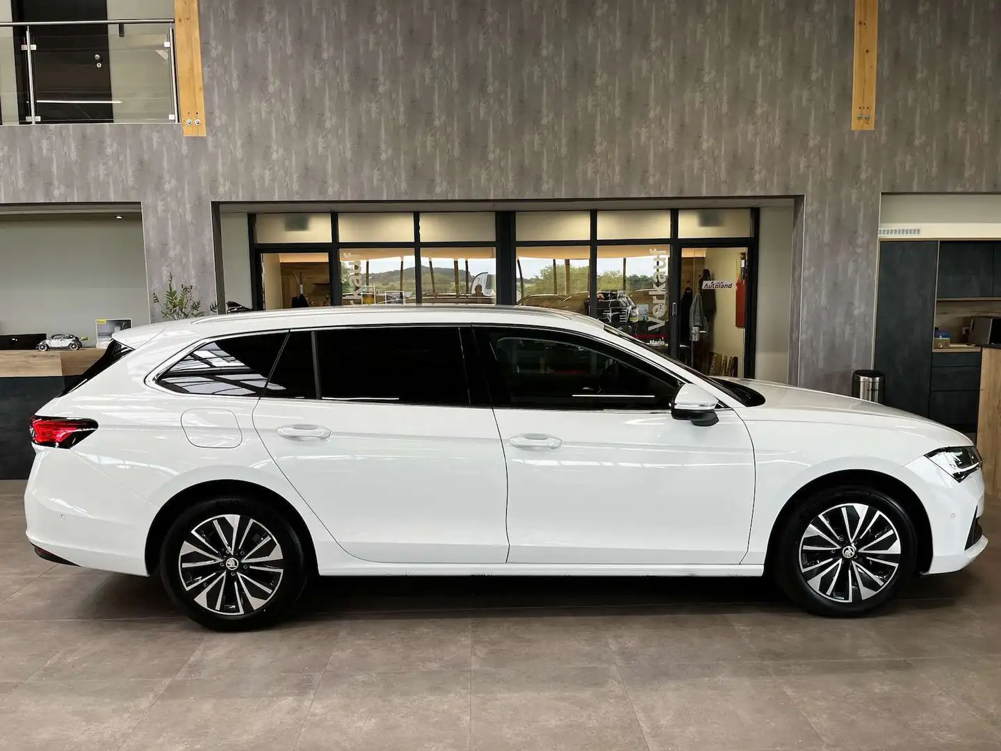 Skoda Superb TDI 4x4 Selection Navi App ACC 5JG 360 Blanc - 2