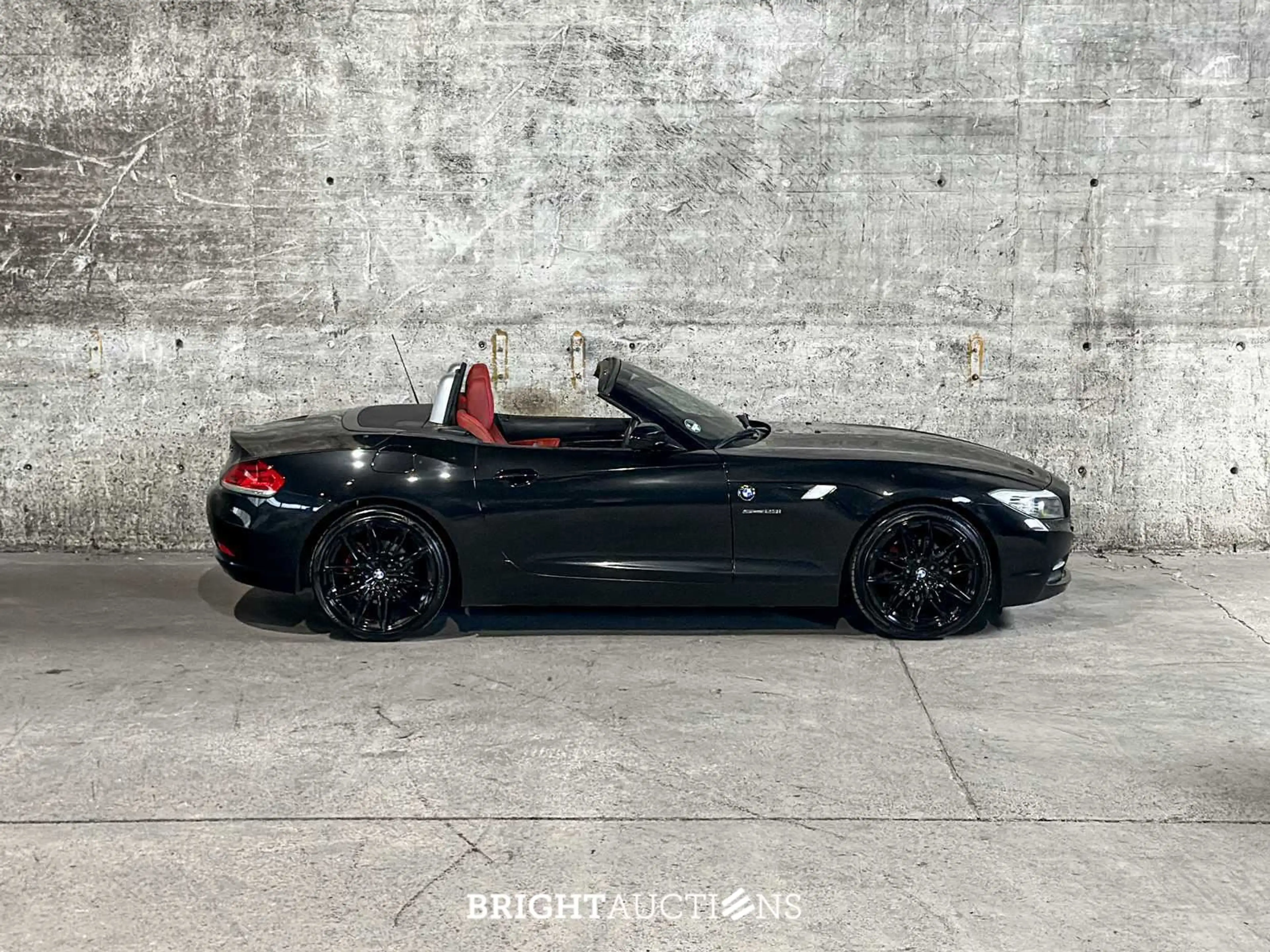 BMW Z4 Roadster sDrive23i Executive — photo 11