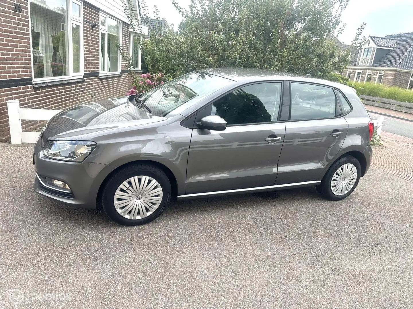 Volkswagen Polo 1.2 TSI 90PK Comfortline 5-deurs AIRCO BLUETOOTH E Gris - 2