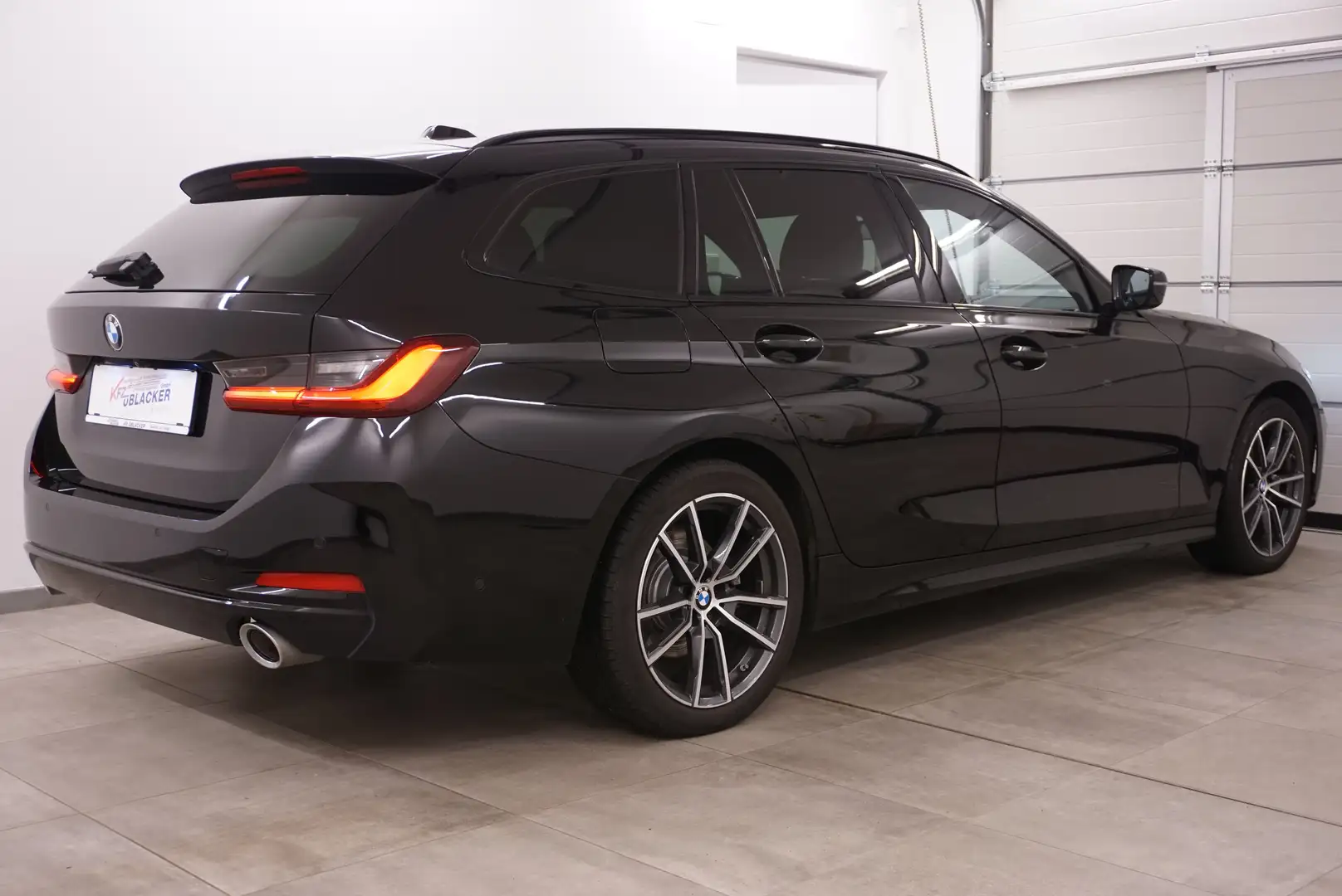 BMW 320 d Sport // Abstandstempomat // Lederausstattung Schwarz - 2