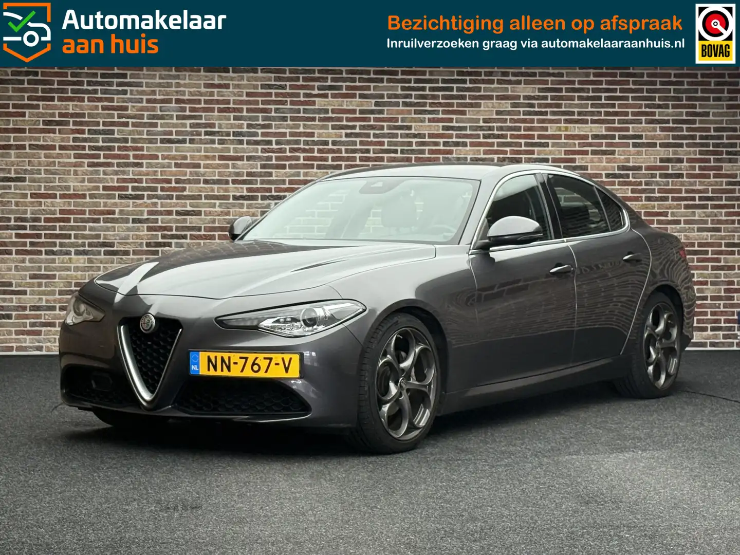 Alfa Romeo Giulia 2.0T Super Leder | Xenon | Automaat | Rijklaar Grijs - 1
