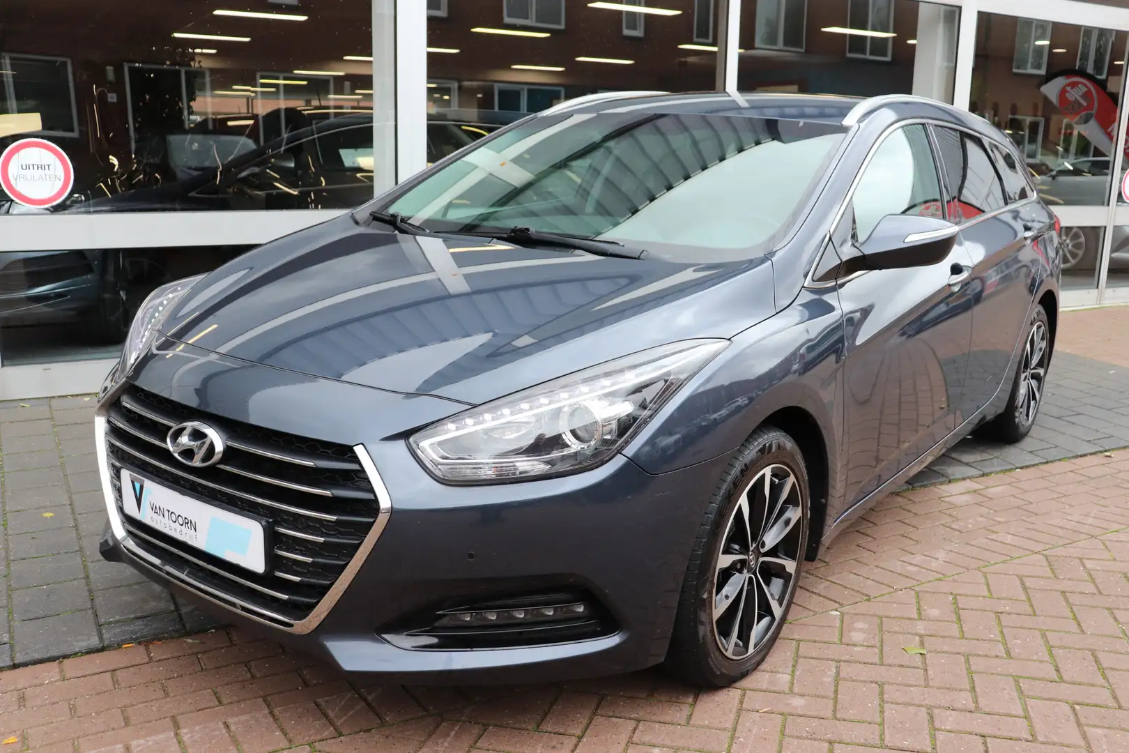 Hyundai i40 Wagon 2.0 GDI Style. Navigatie, Trekhaak. 1500 kg Gris - 2