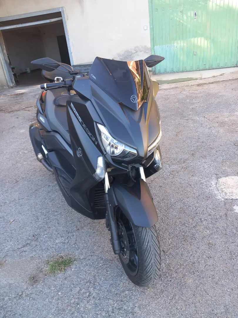 Yamaha X-Max 400 Momo design Nero - 1