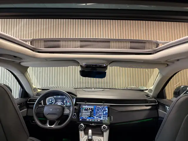 Lynk & Co 01 view 28