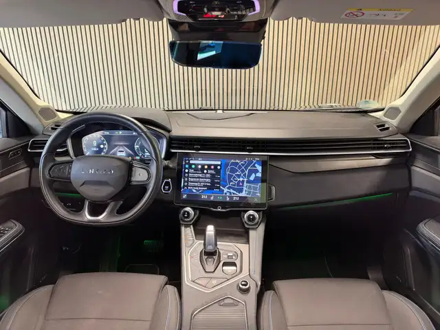 Lynk & Co 01 view 26