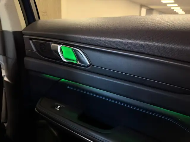 Lynk & Co 01 view 29