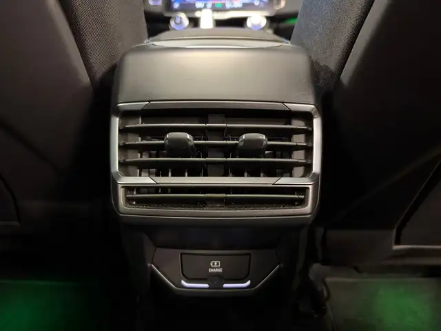 Lynk & Co 01 view 24