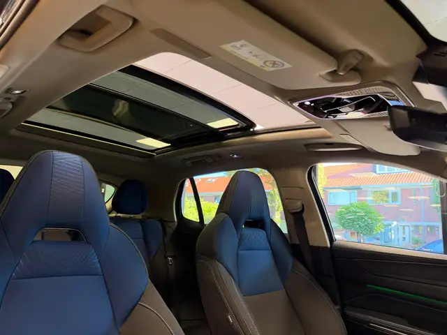 Lynk & Co 01 view 19