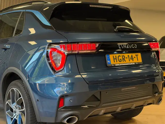 Lynk & Co 01 view 12