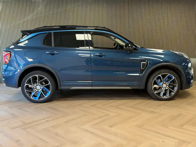 Lynk & Co 01 view 10
