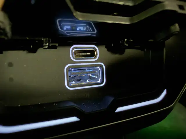 Lynk & Co 01 view 25