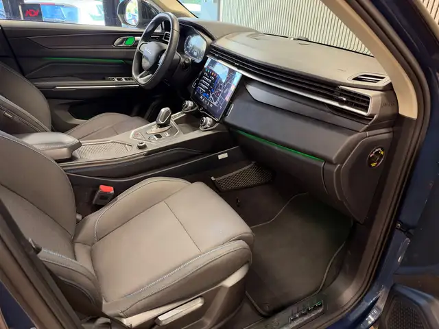 Lynk & Co 01 view 17