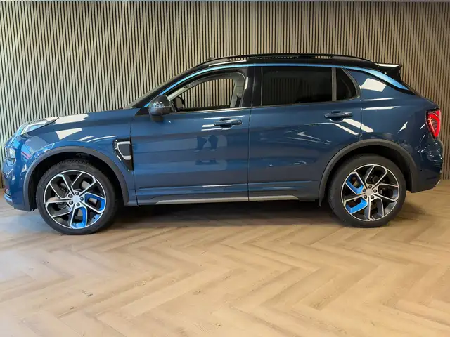 Lynk & Co 01 view 9