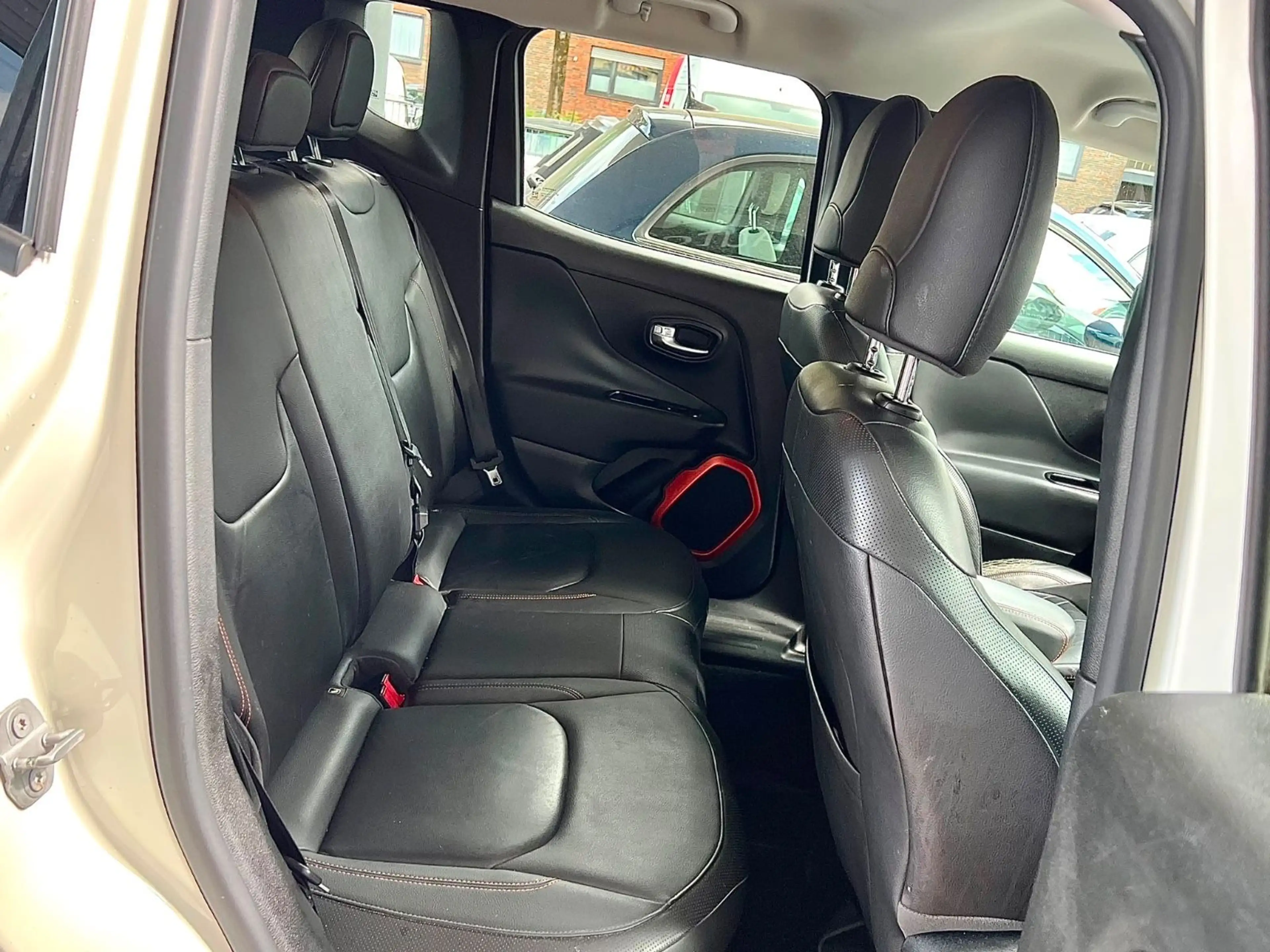 Jeep Renegade 2.0 MultiJet D Opening Edition 4x4 — photo 9