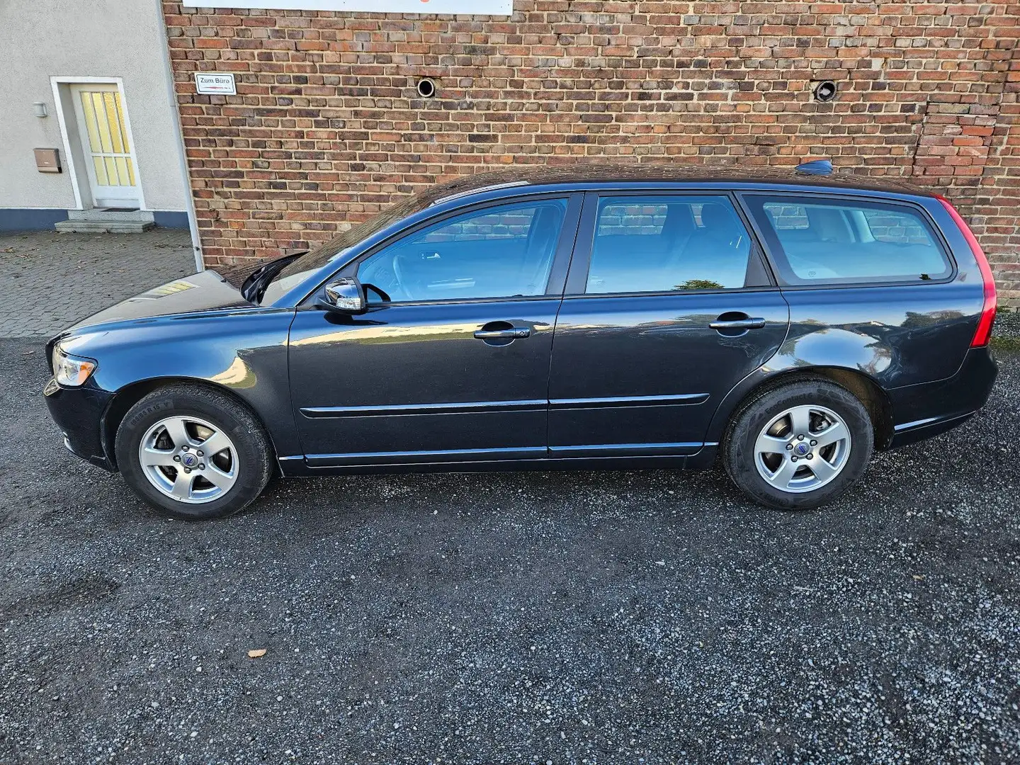 Volvo V50 Kombi 1.8 Momentum | Scheckheftgepflegt Grau - 2