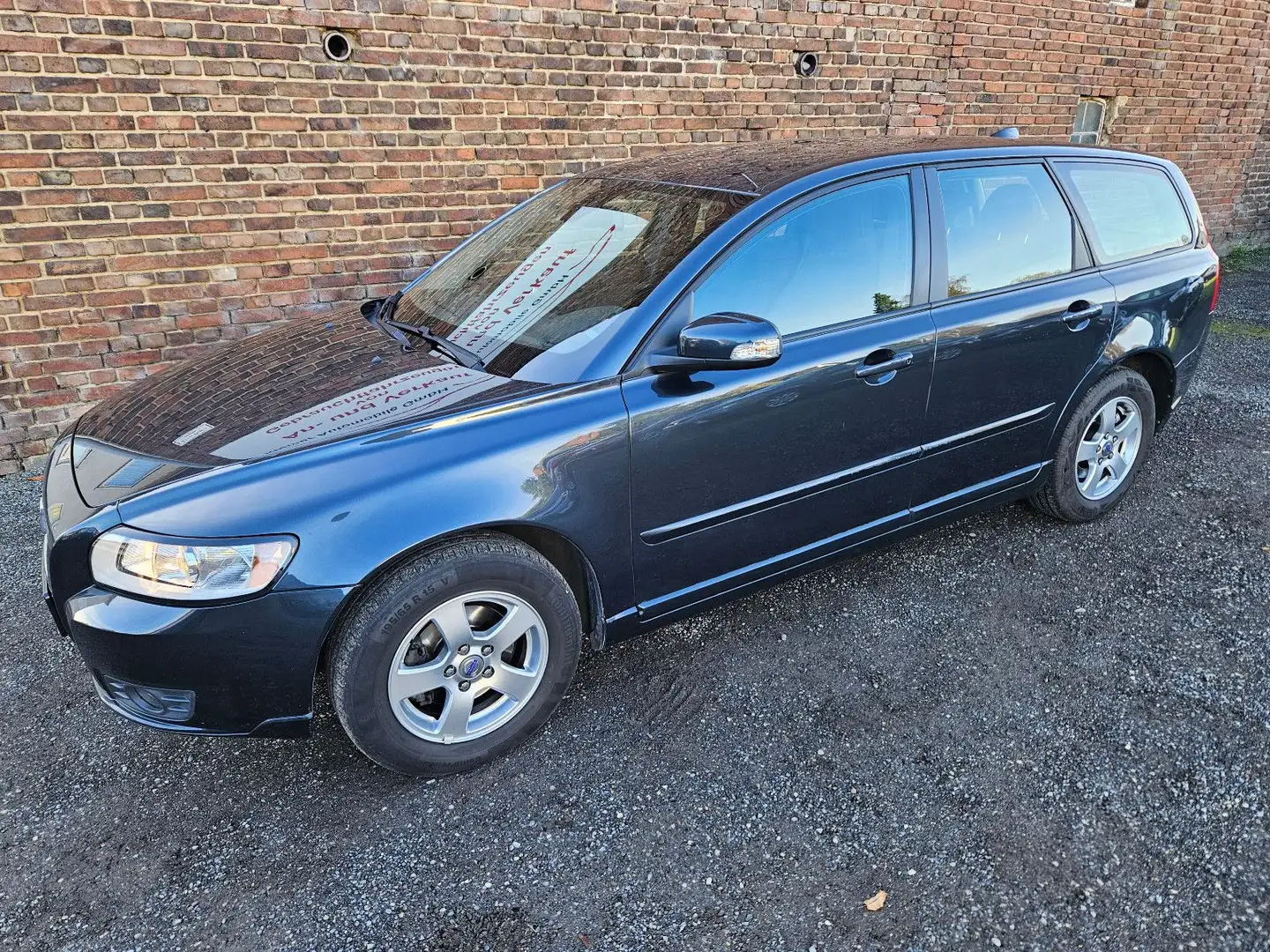 Volvo V50 Kombi 1.8 Momentum | Scheckheftgepflegt Grau - 1