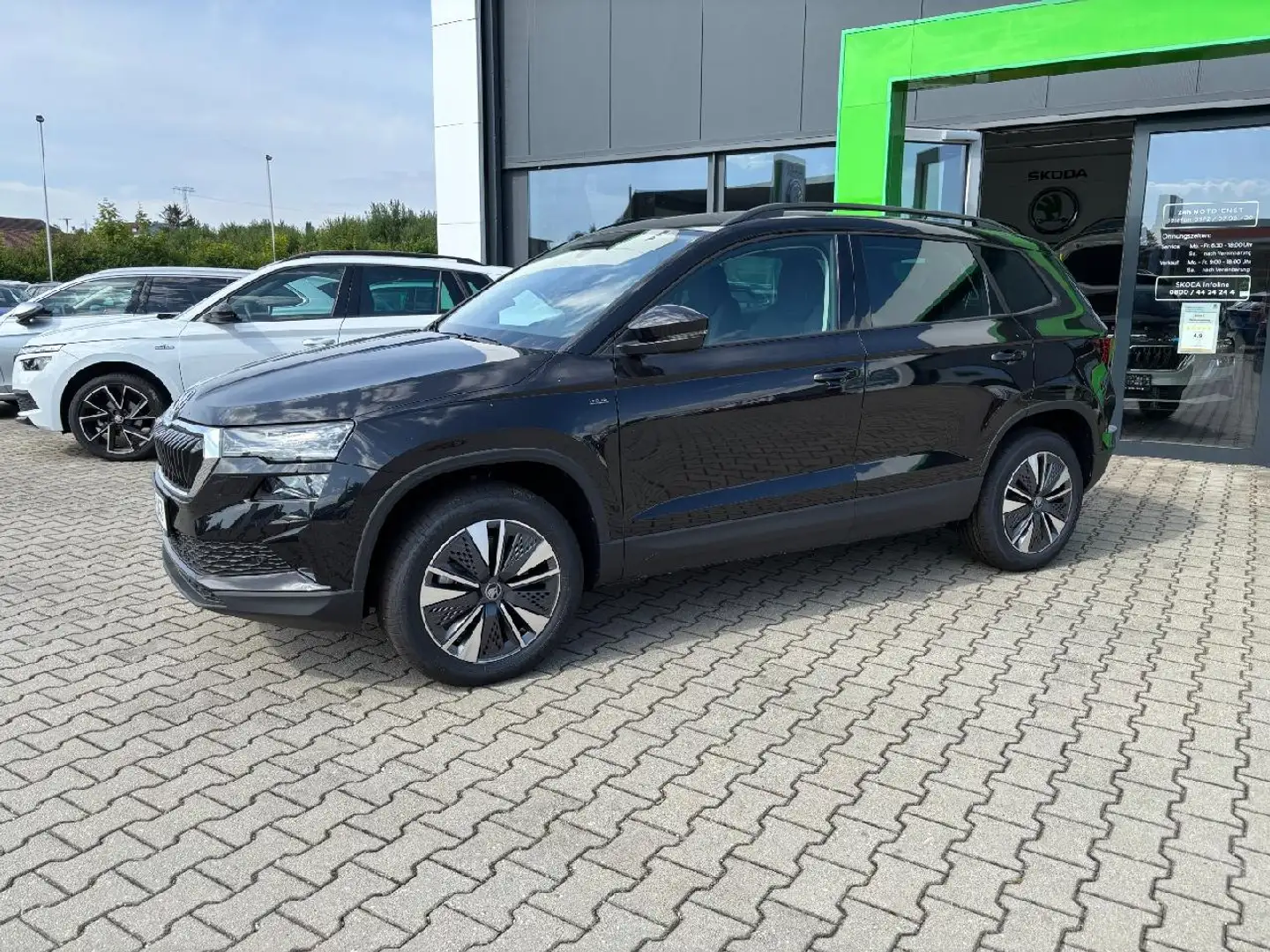 Skoda Karoq Karoq 1.5 TSI DSG TOUR *Navi*SHZ*el. Heckklappe Zwart - 2